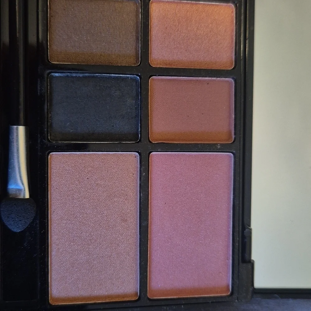Mac New Old Stuck Eyeshadow Palette And 3 Mac Lipglass/Lustreglass - Picture 3 of 5